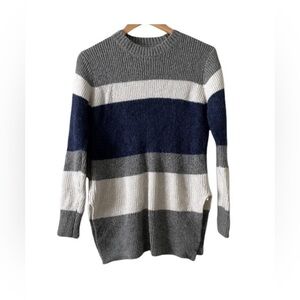 Forever 21 Vintage Blue Gray White Colorblocked Sweater. Size S.